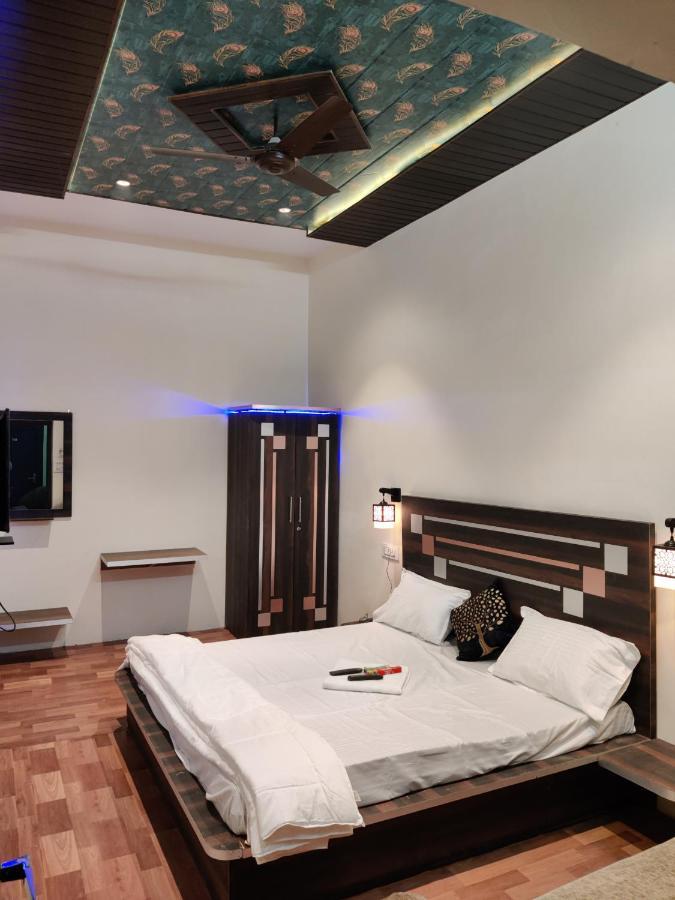 Keshav Hotel Farrukhabad Exterior foto